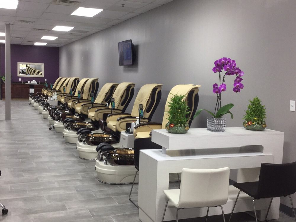 Mua Bán Sang Nhượng Tiệm Nail Salon Chesterfield, MO 63005
