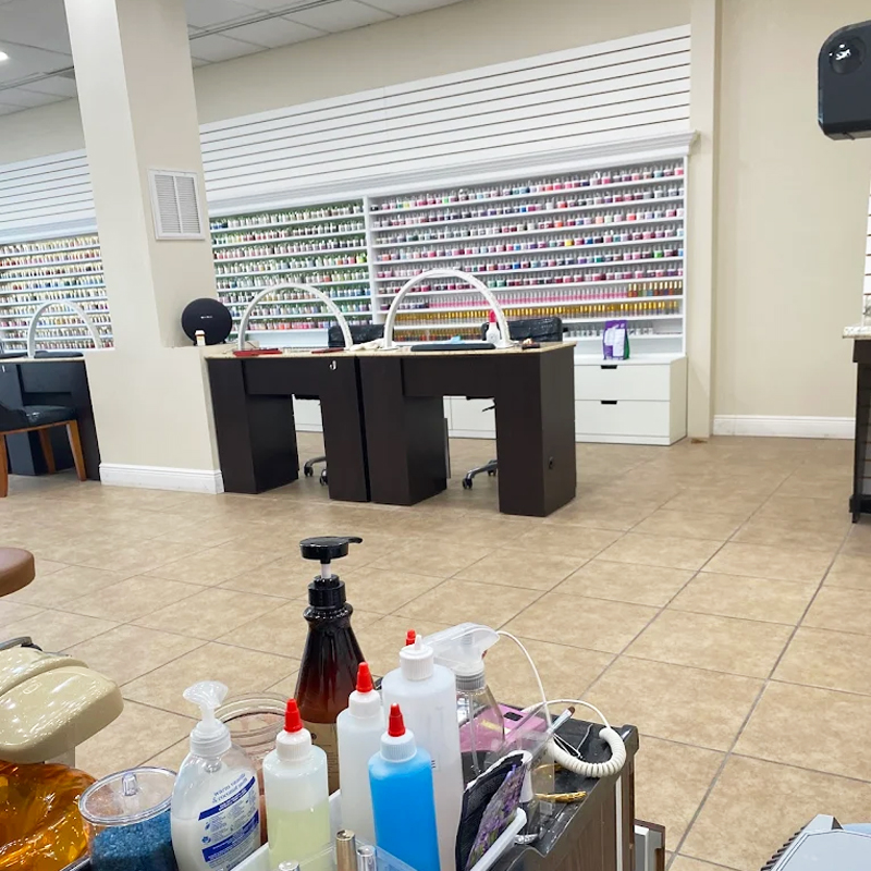 CẦN BÁN TIỆM NAILS TẠI PORT CHARLOTTE, FL!