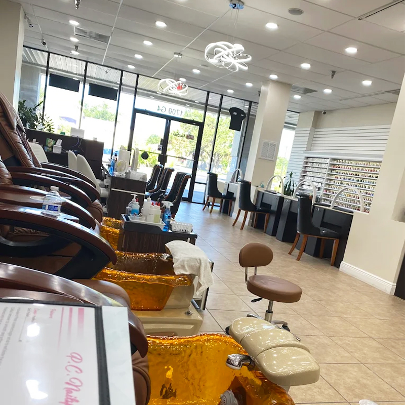 CẦN BÁN TIỆM NAILS TẠI PORT CHARLOTTE, FL!