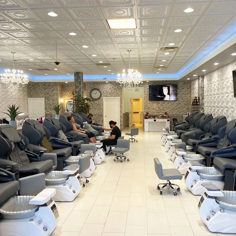 Cần gấp thợ nail và Eyelashes tại Lady Lake, FL 32159
