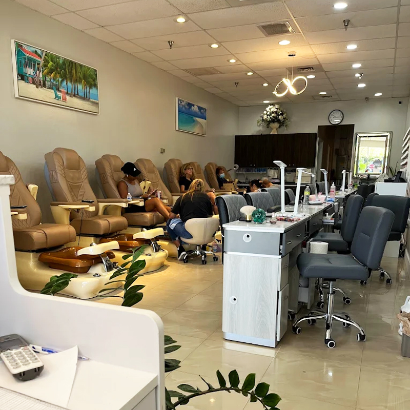 Cần gấp thợ nails làm việc tại Sanford, FL 32771
