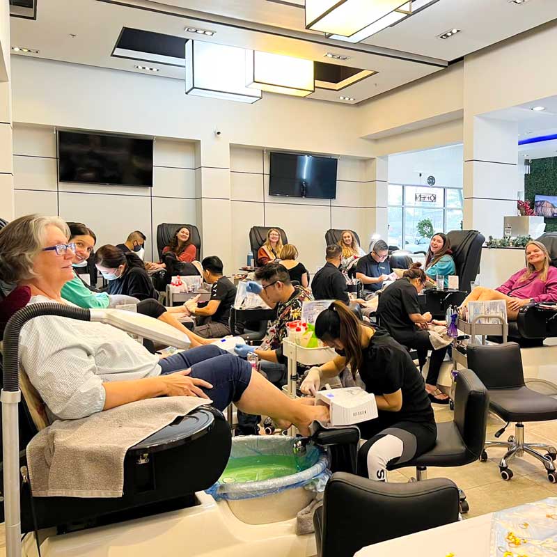 Cần Sang Bán Tiệm Nail Lớn Tại Woodland, TX