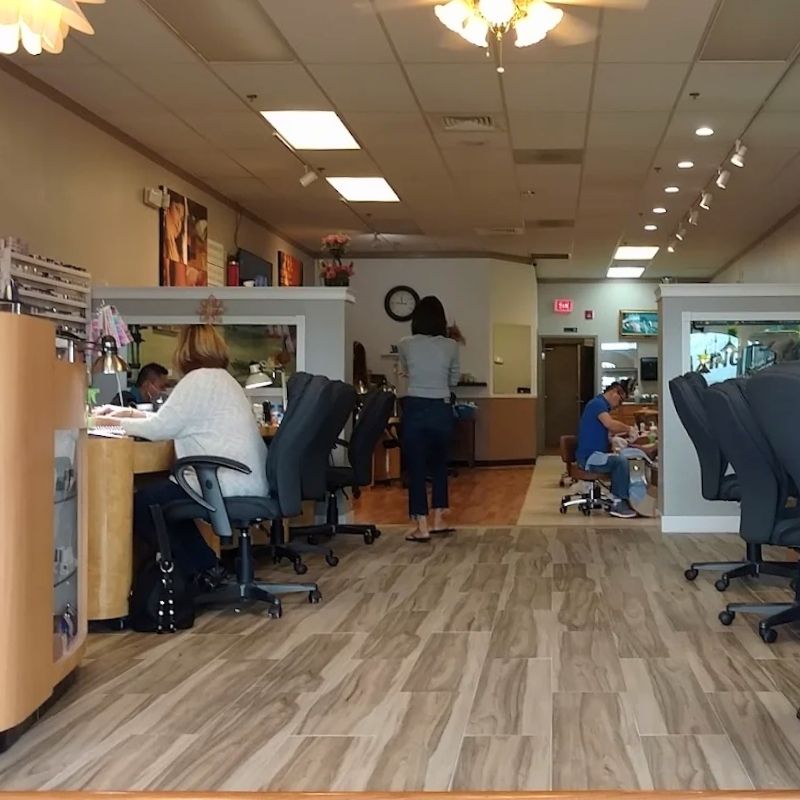 Cần sang bán tiệm nail tại Asheville, NC 28806