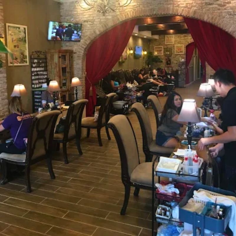 Cần sang bán tiệm nail tại Bay City, TX 77414