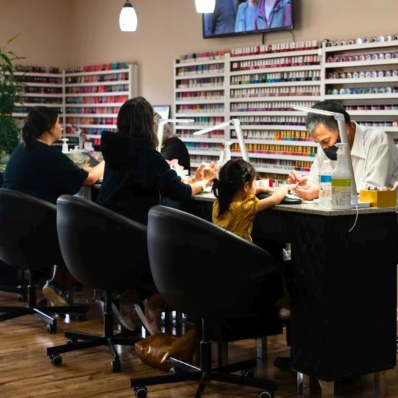 Cần sang bán tiệm nail tại Boone, NC 28607