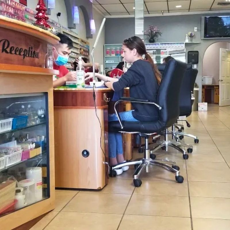 Cần sang bán tiệm nail tại Clute, TX 77531