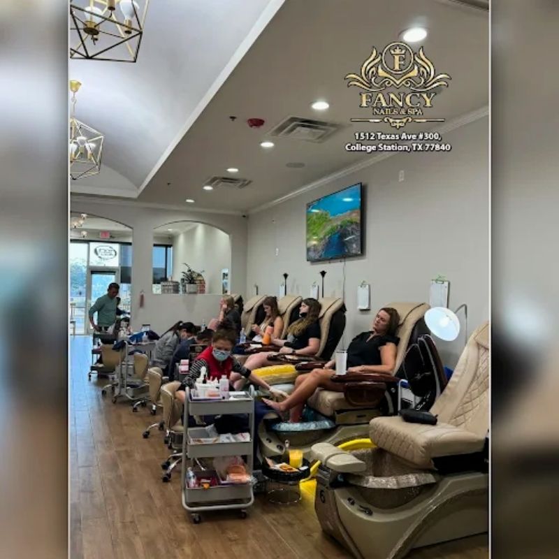 Cần sang bán tiệm nail tại College Station, TX 77840