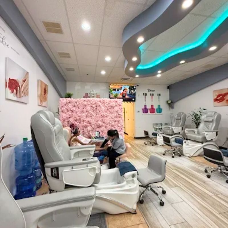 Cần sang bán tiệm nail tại Davenport, FL-33837