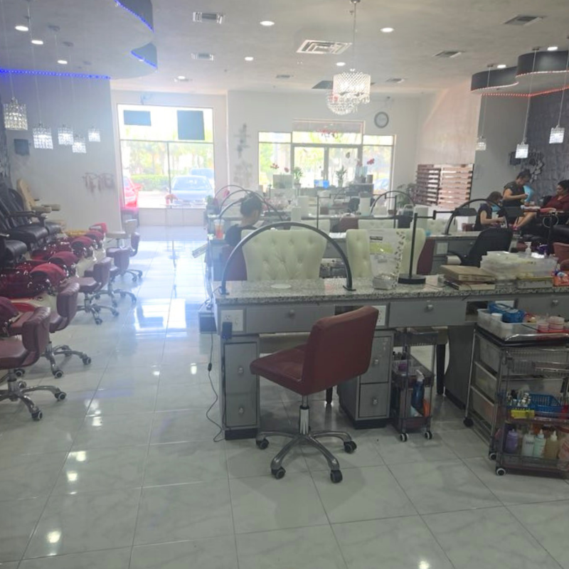 Cần sang bán tiệm nail tại Daytona Beach, FL 32114