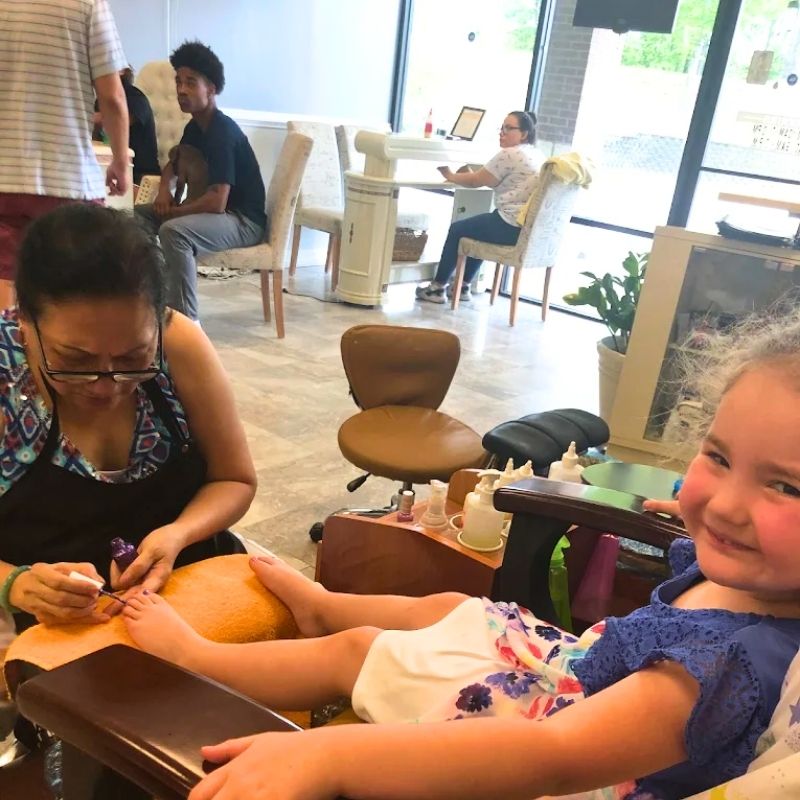 Cần sang bán tiệm nail tại Fayetteville, NC 28311