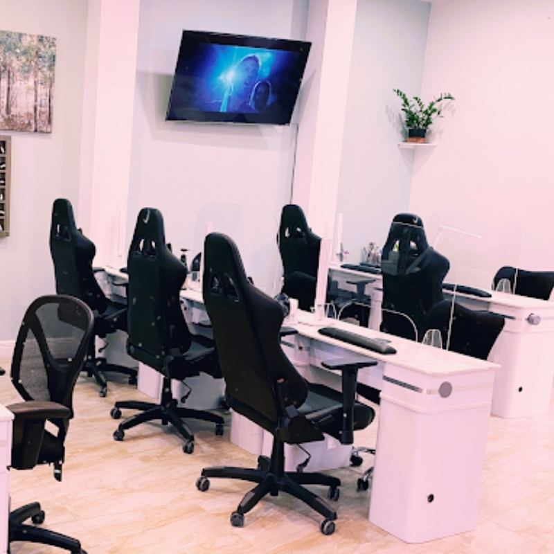 Cần sang bán tiệm nail tại Fort Myers, FL - 33907