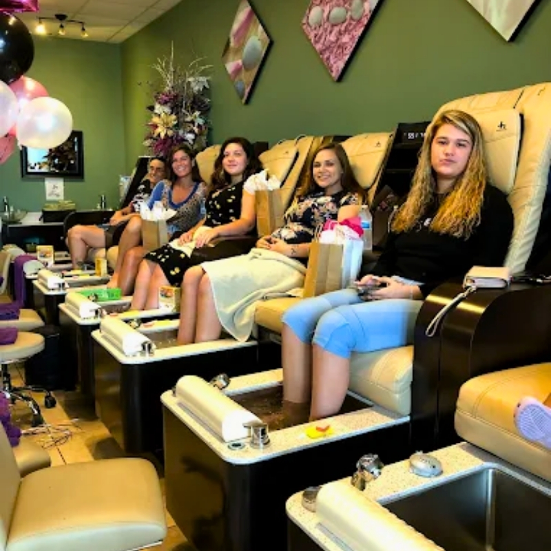 Cần sang bán tiệm nail tại Fort Walton Beach, FL 32548