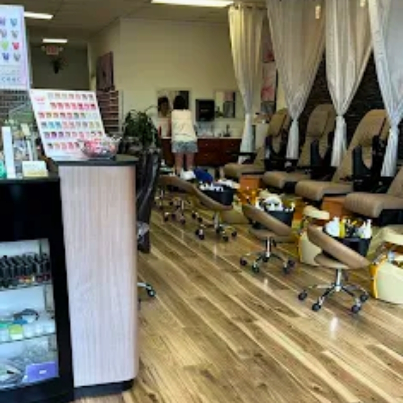 Cần sang bán tiệm nail tại Gainesville, FL 32606