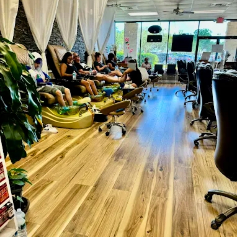 Cần sang bán tiệm nail tại Gainesville, FL 32606