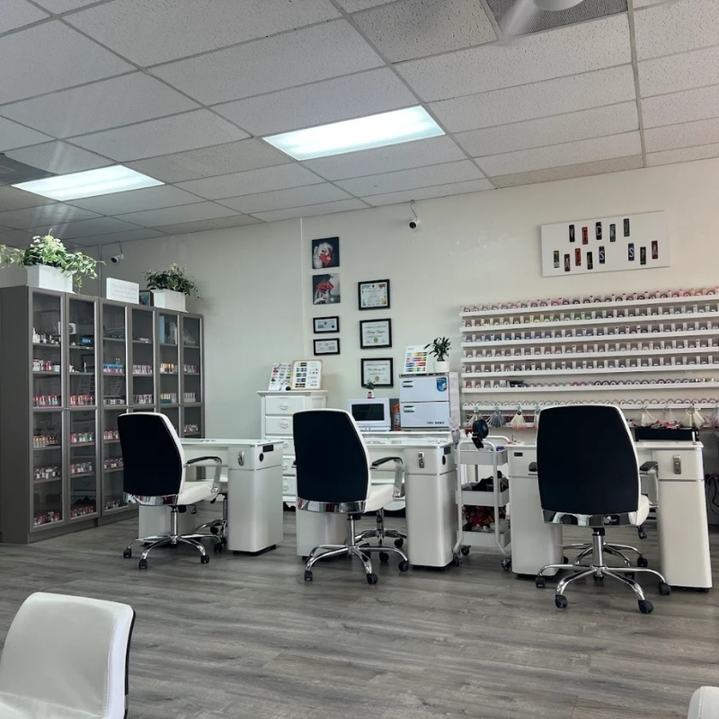Cần sang bán tiệm nail tại Hemet, CA - 92543
