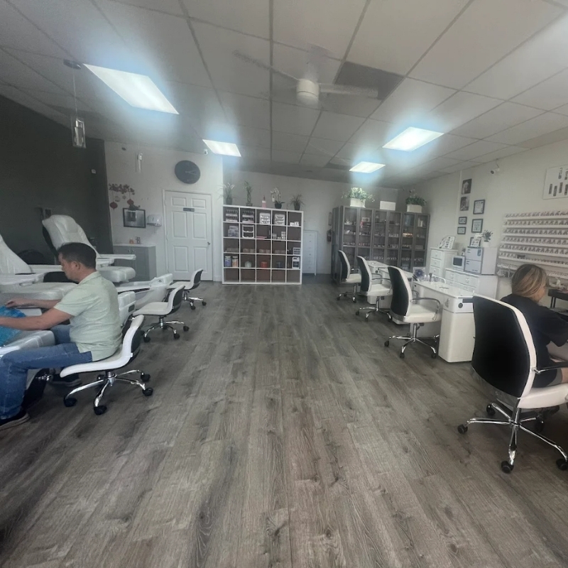 Cần sang bán tiệm nail tại Hemet, CA - 92543
