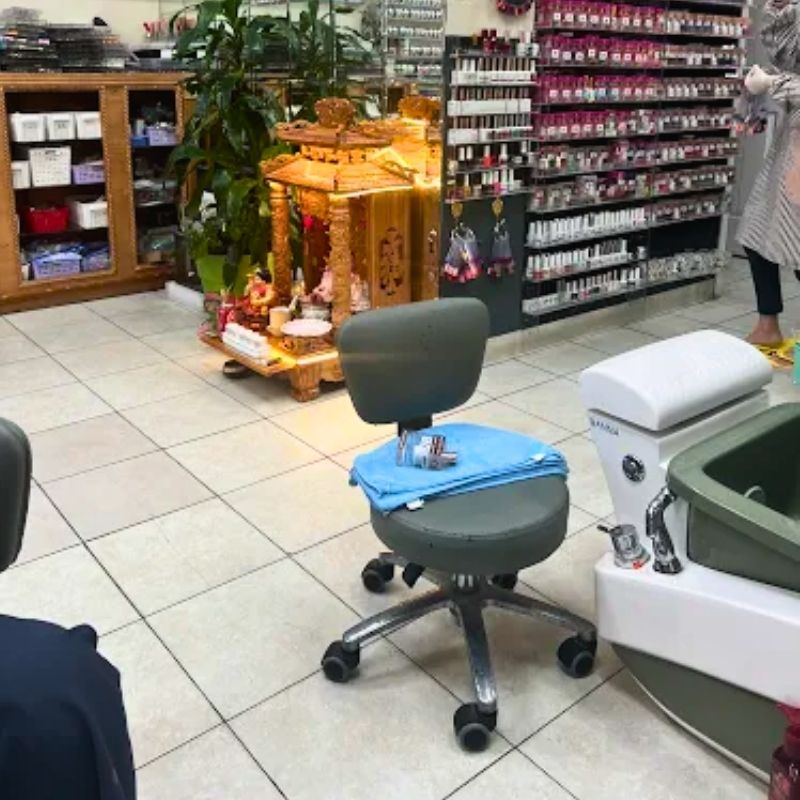 Cần sang bán tiệm nail tại Houston, TX – 77081