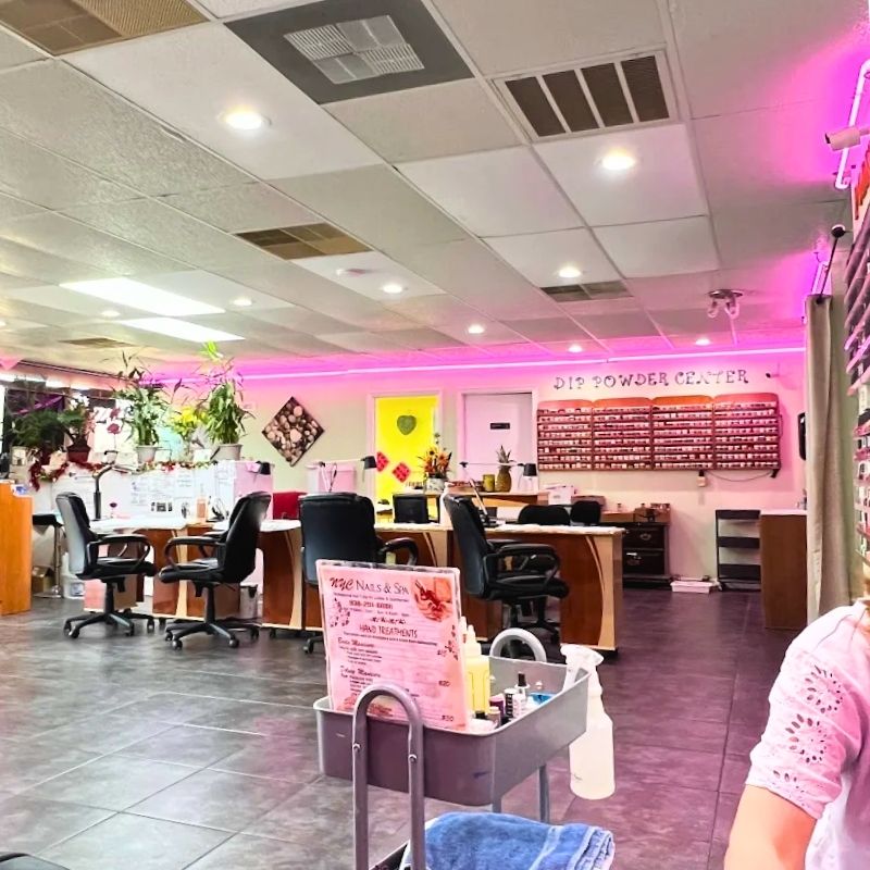 Cần sang bán tiệm nail tại Huntsville, TX 77340