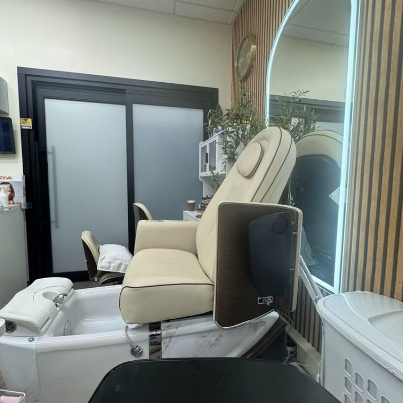 Cần sang bán tiệm nail tại Jurupa Valley, CA - 91752