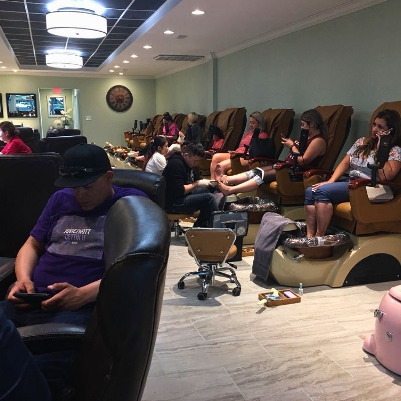 Cần sang bán tiệm nail tại Midland, TX 79703