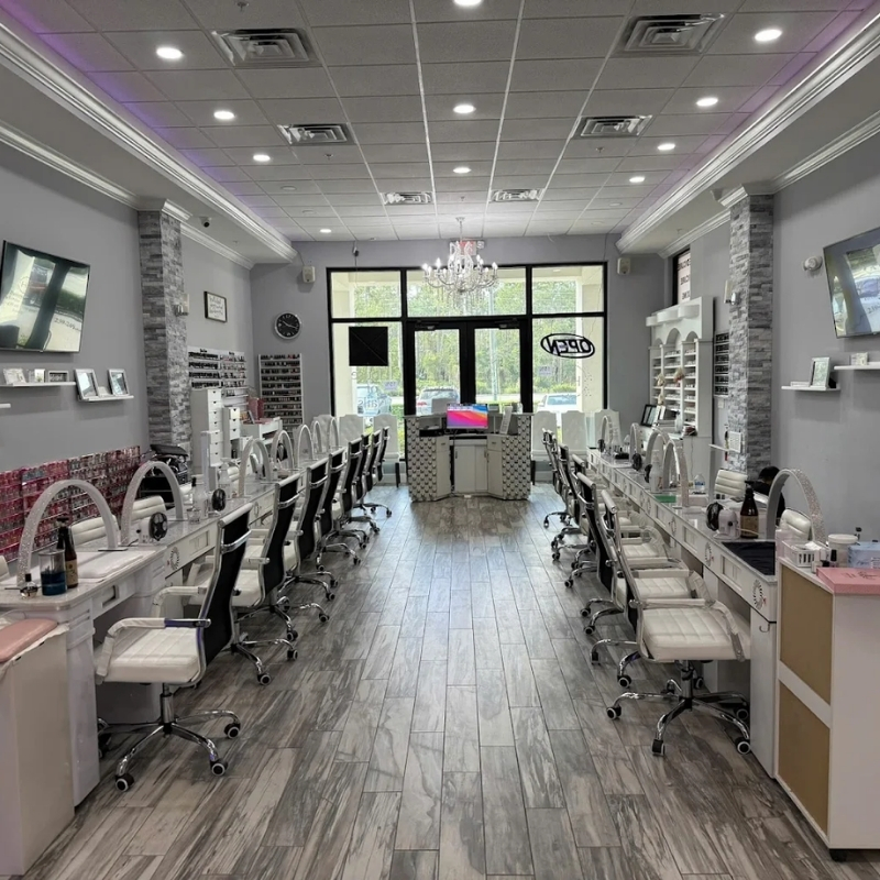 Cần sang bán tiệm nail tại Naples, FL 34119