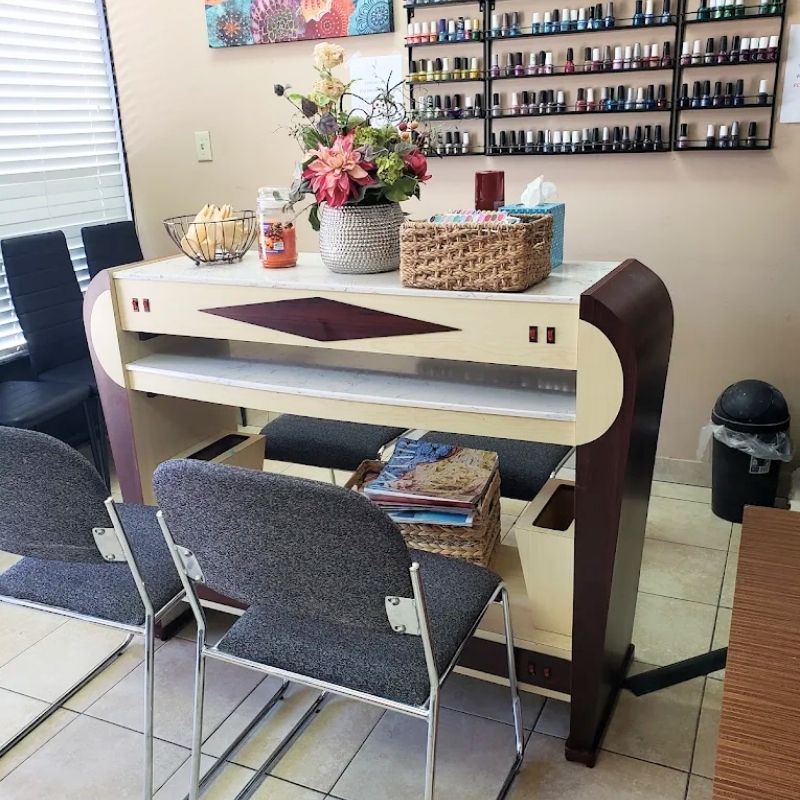 Cần sang bán tiệm nail tại New Caney, TX 77357