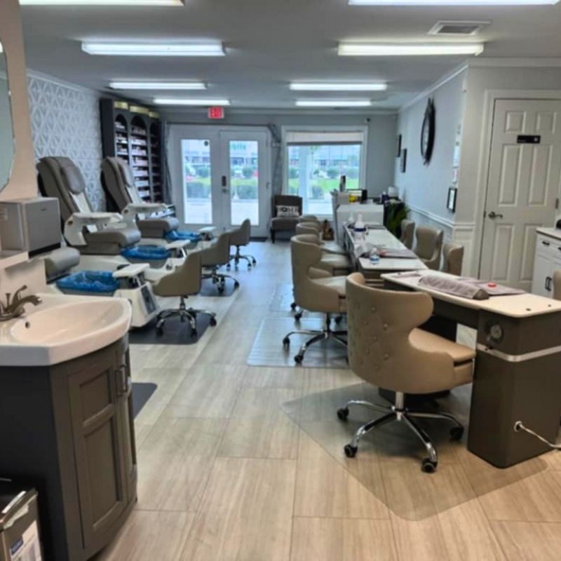 Cần sang bán tiệm nail tại Oak Island, NC 28465