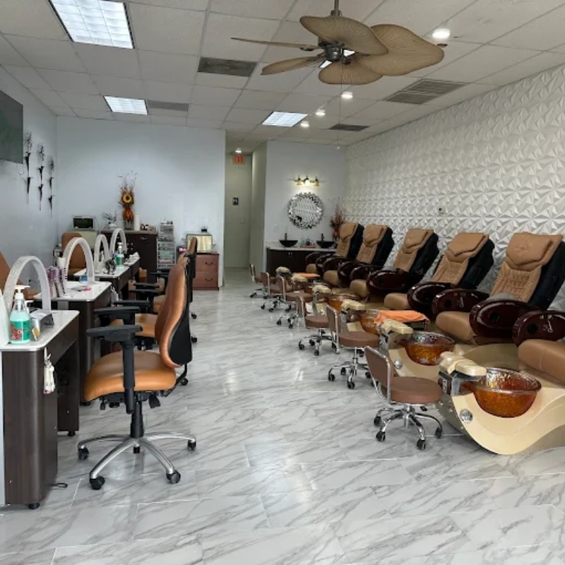 Cần sang bán tiệm nail tại St. Petersburg, FL 33709