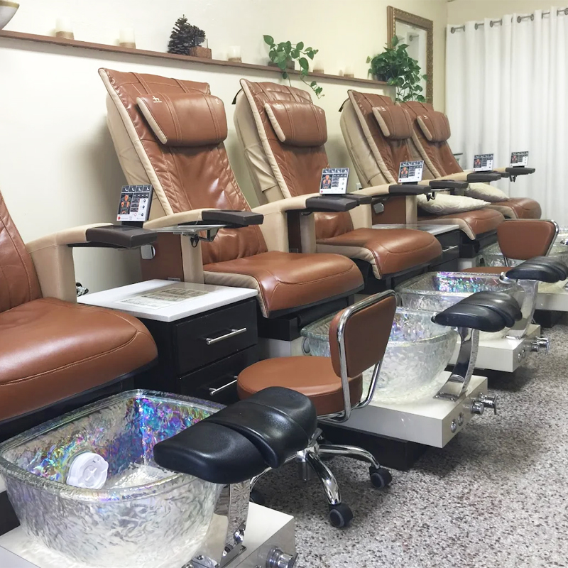 Cần sang bán tiệm nail tại St. Petersburg, FL 33710