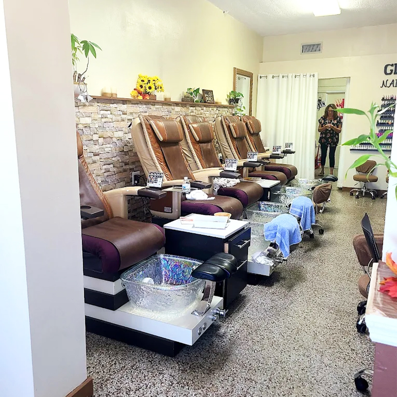 Cần sang bán tiệm nail tại St. Petersburg, FL 33710