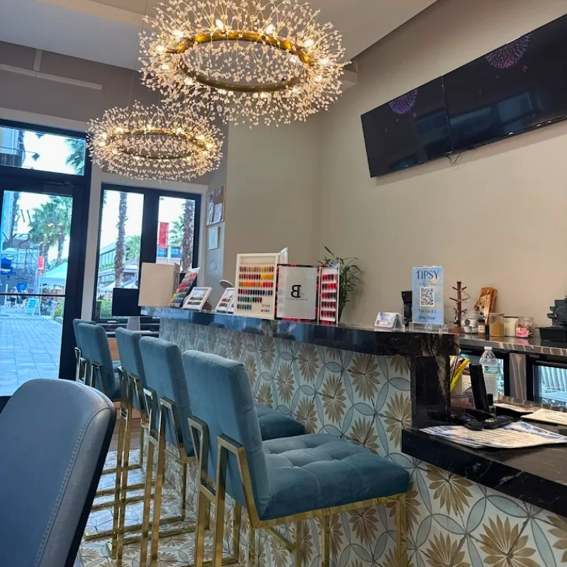 Cần sang bán tiệm nail tại Tampa, FL 33607
