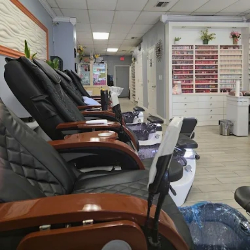 Cần sang bán tiệm nail tại Tampa, FL 33615