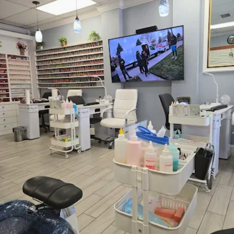 Cần sang bán tiệm nail tại Tampa, FL 33615