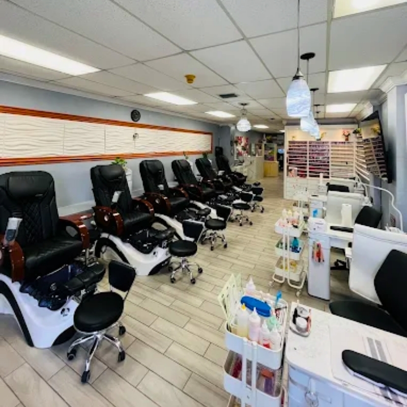 Cần sang bán tiệm nail tại Tampa, FL 33615