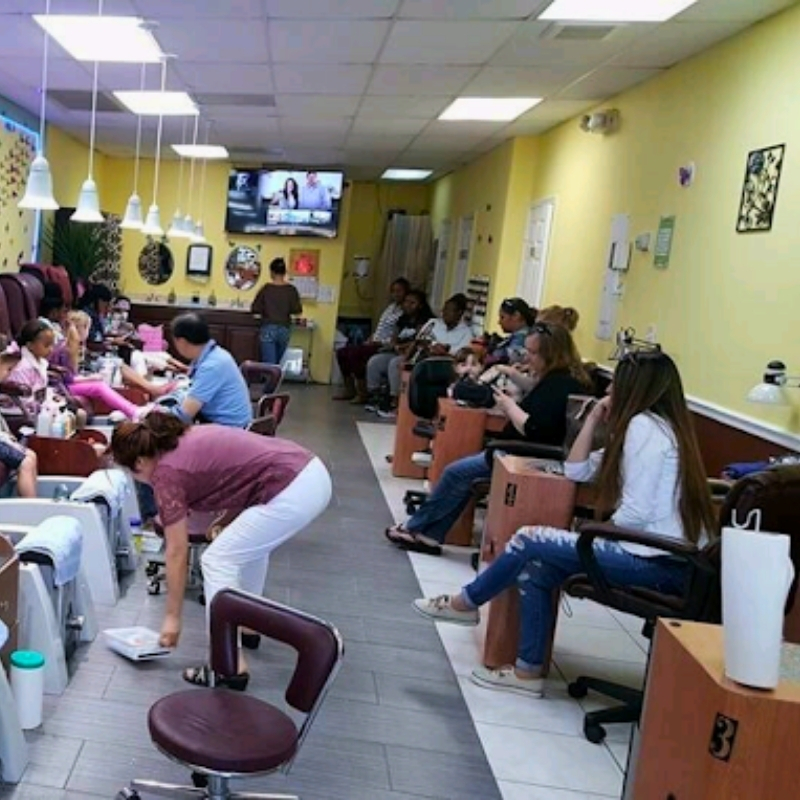 Cần sang bán tiệm nail tại Tampa, FL - 33647