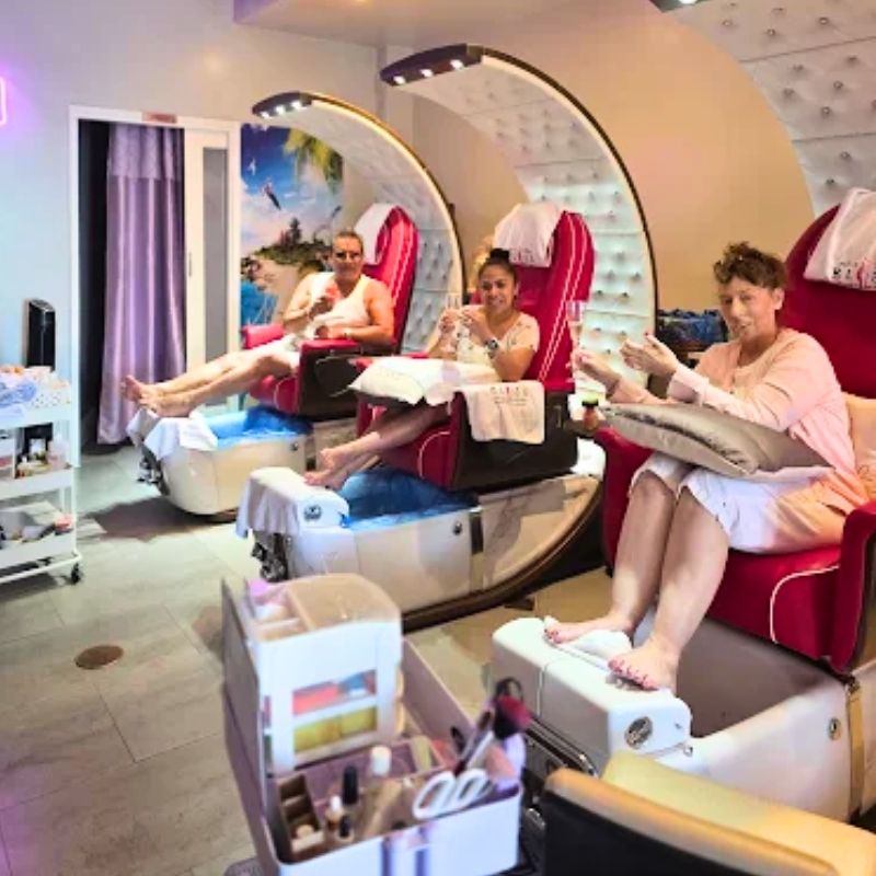 Cần sang bán / tìm partner cho Main St. Day Spa & Nails tại Huntington Beach, CA-92648