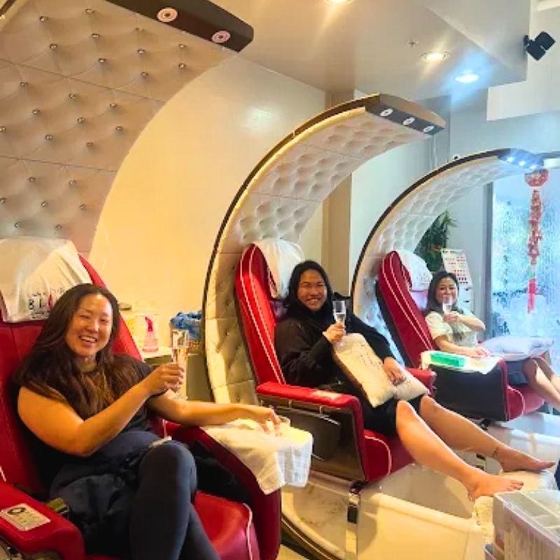 Cần sang bán / tìm partner cho Main St. Day Spa & Nails tại Huntington Beach, CA-92648