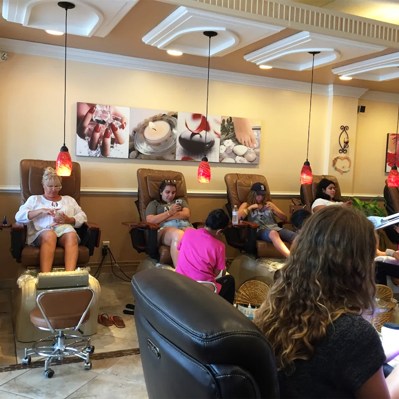 Cần Sang Tiệm Nail Vị Trí Tốt Tại Orlando, FL 32817