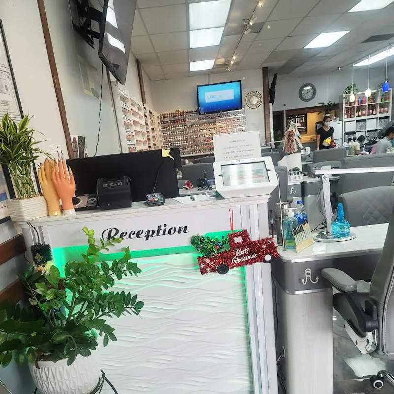 Cần Thợ Nail tại Haines City, Florida