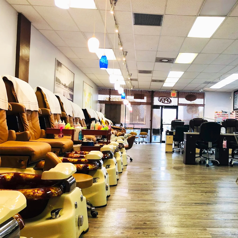 Cần Thợ Nail tại Haines City, Florida