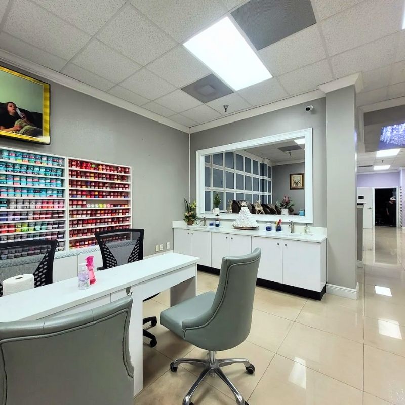 Cần tuyển gấp thợ nail tại Ellenton, FL-34222