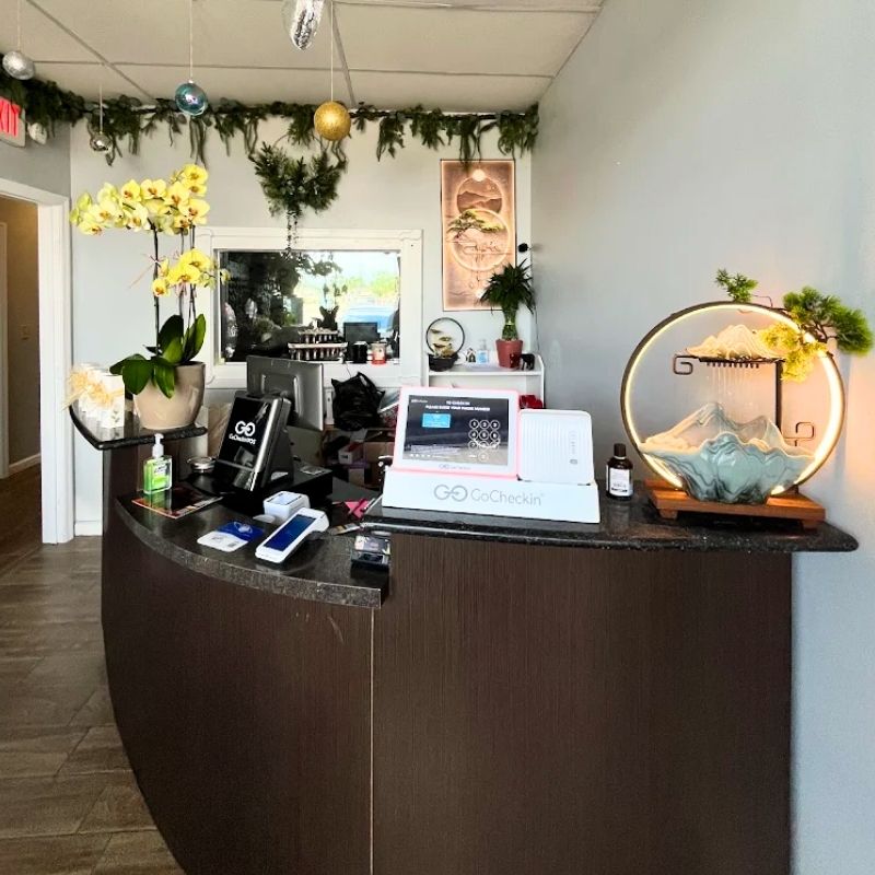 Cần tuyển thợ gội đầu hoặc thợ Lash tại Largo, FL-33773
