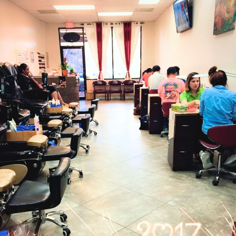 Cần tuyển thợ nail gấp tại Gainesville, FL-32608