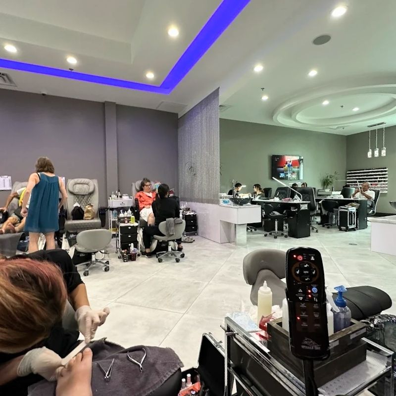 Cần tuyển thợ nail nữ làm bột tại Lake Worth Beach, FL-33460