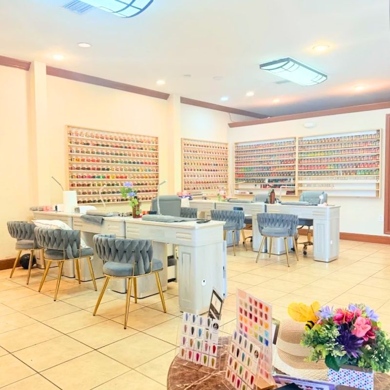 Cần tuyển thợ nail nữ tại Punta Gorda, FL-33983