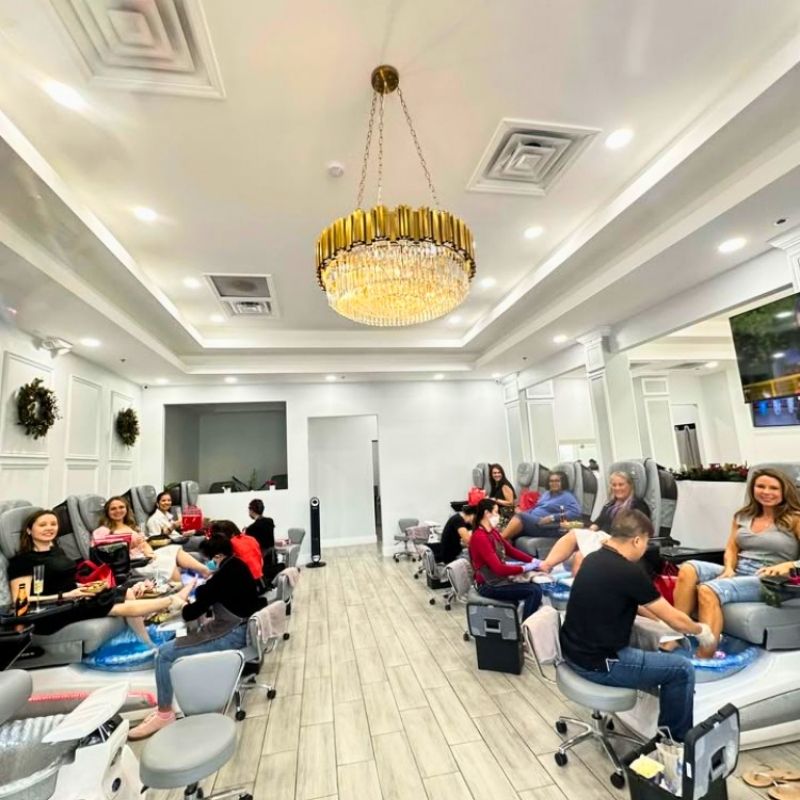 Cần tuyển thợ nail tại Altamonte Springs, FL 32714