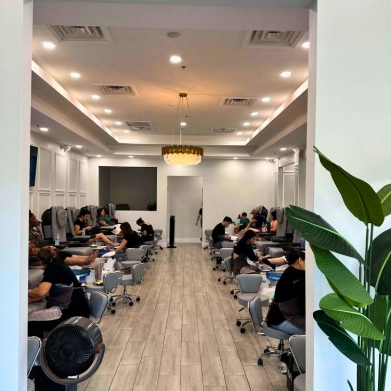 Cần tuyển thợ nail tại Altamonte Springs, FL 32714