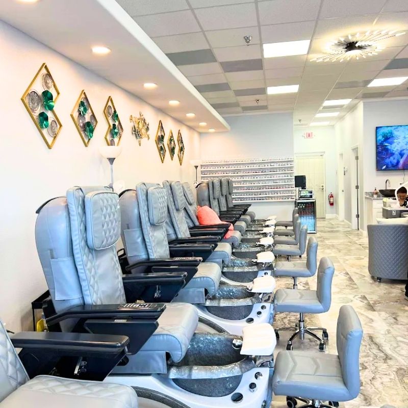 Cần tuyển thợ nail tại Brandon, FL-33511