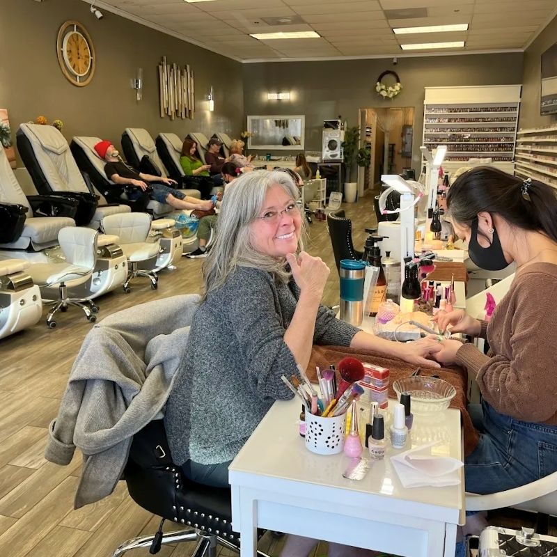 Cần tuyển thợ nail tại Colorado Springs, CO-80922