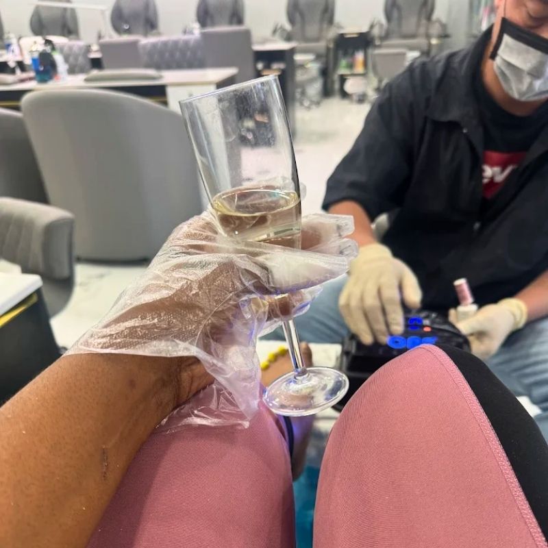 Cần tuyển thợ nail tại Davenport, FL-33896
